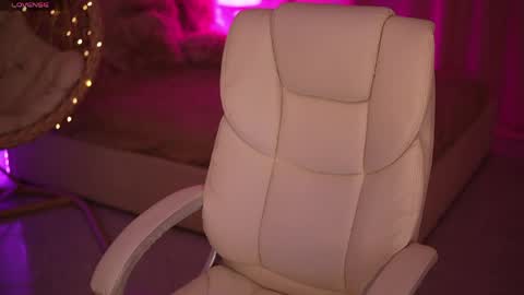 Olivia online show from April 18, 6:43 pm