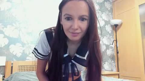 oliviamuur online show from December 16, 5:03 am