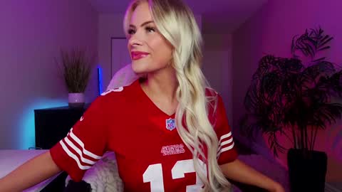 Olivia Owens online show from February 8, 11:45 pm