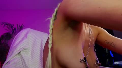 Olivia Owens online show from February 28, 9:15 am