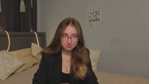 Kylie online show from September 22, 6:23 pm