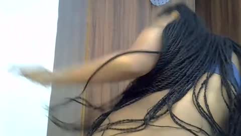 ollleina online show from February 15, 1:32 pm