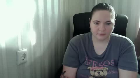 OlyaAndNetty online show from October 27, 7:19 am