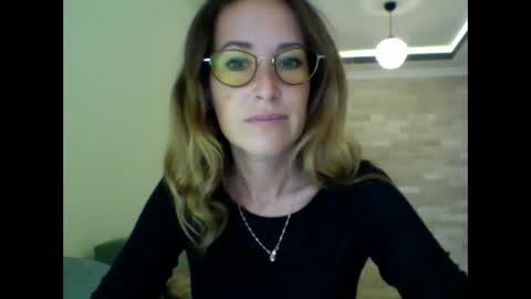 olyra11 online show from October 22, 1:57 pm