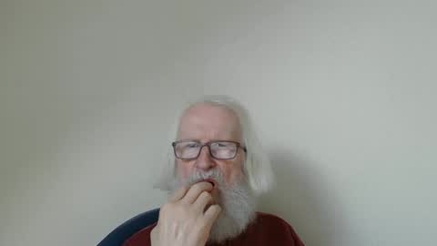 Snapshot of onanister chatting on October 21, 1:48 pm Somewhere over the rainbow online show from October 21, 1:48 pm