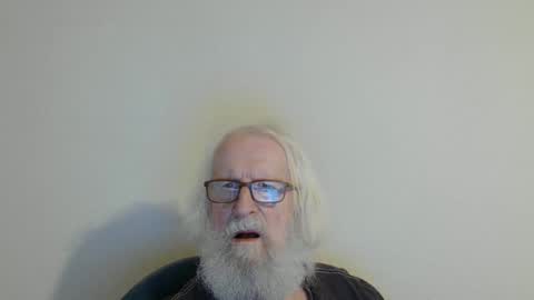 Snapshot of onanister chatting on October 22, 8:10 pm Somewhere over the rainbow online show from October 22, 8:10 pm