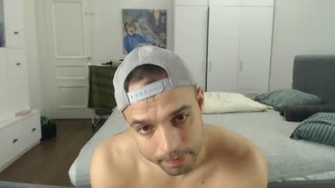 onebestlover online show from July 28, 11:17 am