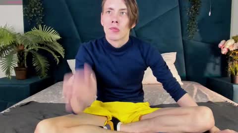 Snapshot of only_eric chatting on March 9, 4:22 pm Erick  online show from March 9, 4:22 pm