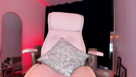 Snapshot of only_pammela chatting on October 2, 11:47 pm misssaray official online show from October 2, 11:47 pm