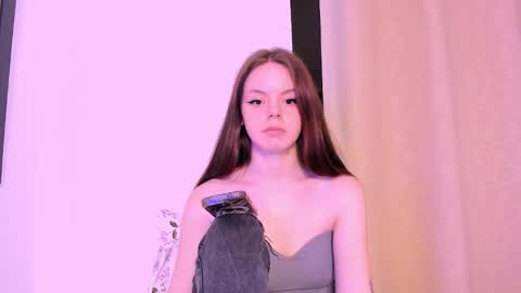 only_sarah1 online show from October 4, 11:46 pm