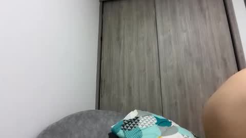 PAREJA LATINA JOVEN MUY CACHONDOS online show from February 15, 7:51 am