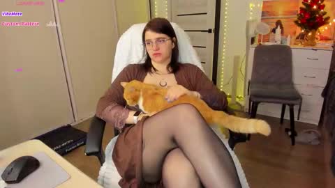 Ophelia online show from December 5, 10:57 am