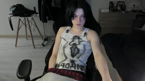 Bella and John online show from June 4, 8:48 pm
