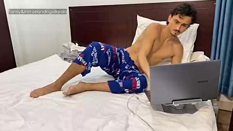 Snapshot of orlando__bloom chatting on October 9, 6:52 am Fansly and Instagram -  online show from October 9, 6:52 am