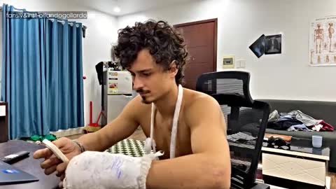 Snapshot of orlando__bloom chatting on September 26, 11:18 am Fansly and Instagram -  online show from September 26, 11:18 am