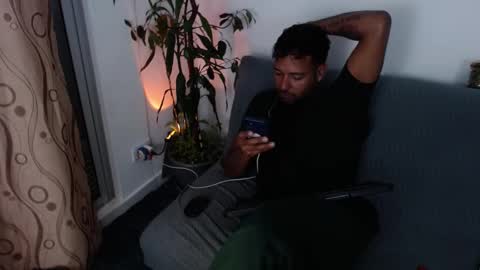 Snapshot of orlando_horny chatting on October 3, 2:10 am orlando_horny online show from October 3, 2:10 am