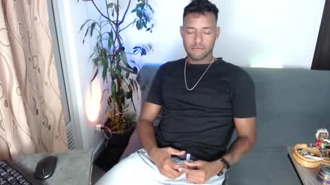Snapshot of orlando_horny chatting on October 8, 2:40 am orlando_horny online show from October 8, 2:40 am