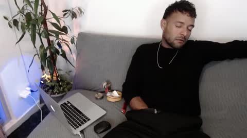 Snapshot of orlando_horny chatting on October 2, 2:10 am orlando_horny online show from October 2, 2:10 am