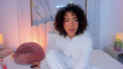 Snapshot of oshun_25 chatting on March 3, 11:55 am Oshun  online show from March 3, 11:55 am