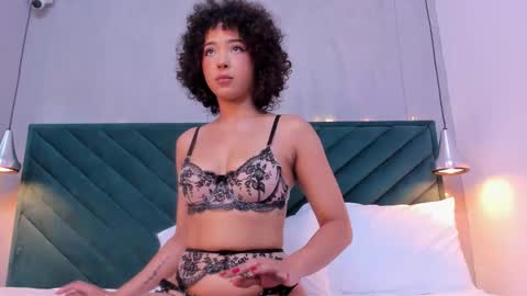 Snapshot of oshun_25 chatting on February 12, 12:33 pm Oshun  online show from February 12, 12:33 pm