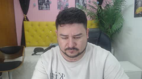 Snapshot of oso_gael chatting on March 2, 5:25 pm Bear Gael online show from March 2, 5:25 pm