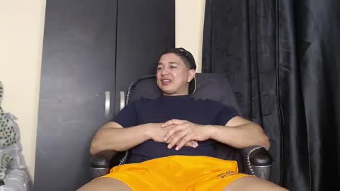 Snapshot of otto_stud chatting on October 20, 3:55 am otto_stud online show from October 20, 3:55 am