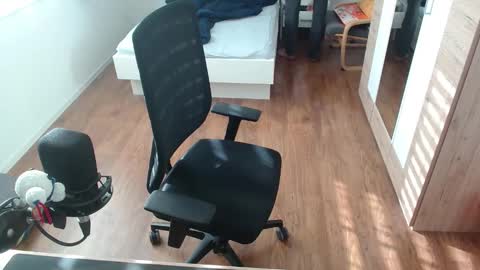 OverkneeBabe online show from November 15, 12:29 pm