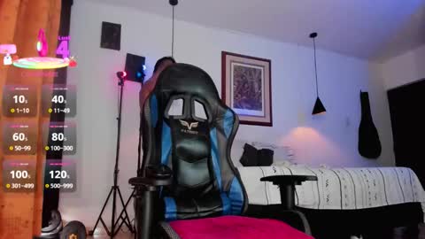 Snapshot of oween_roberts chatting on October 21, 2:32 pm Oween online show from October 21, 2:32 pm