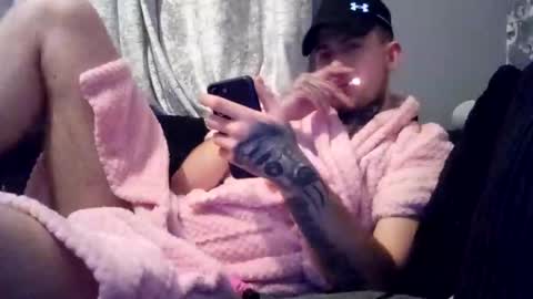 Snapshot of owen162462 chatting on February 25, 11:37 pm Owen kayz online show from February 25, 11:37 pm