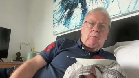 ozhairybearxxxx online show from December 8, 2:57 am