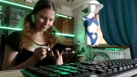 Ella online show from May 8, 7:58 am