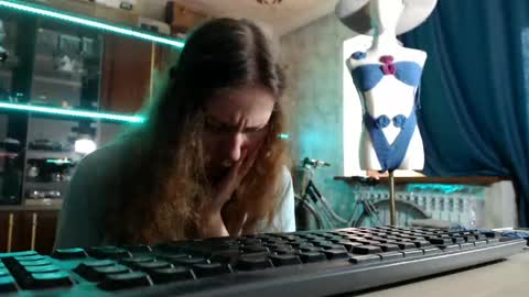 Ella online show from April 25, 1:41 pm