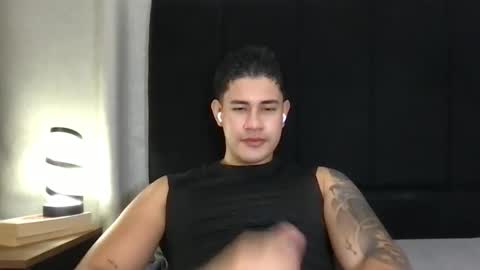 Javi    online show from May 12, 6:22 am