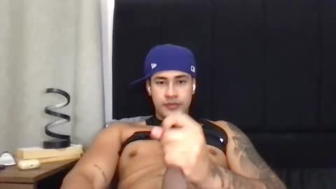 Javi    online show from June 8, 1:00 am