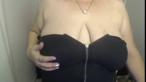 paiperhalliwey online show from March 9, 12:00 am