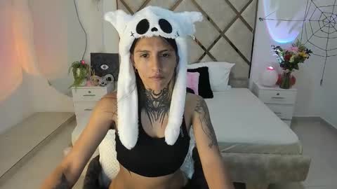 palechor online show from October 18, 5:00 am