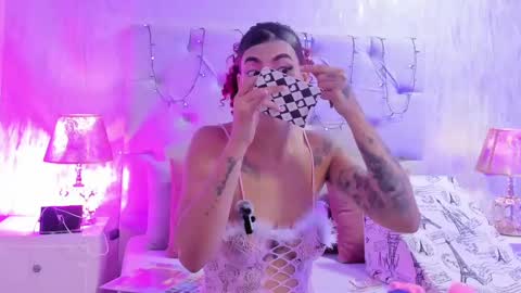 TELL ME PAMELLA AND GIVE ME A GOOD GRADE ITS IMPORTANT online show from October 31, 12:38 pm