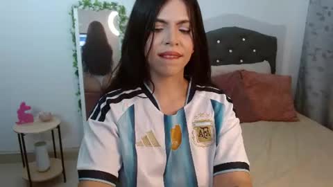 pamella_pretty_ online show from July 4, 7:01 am