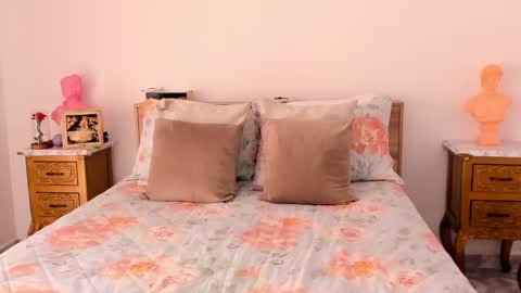 Snapshot of paola_sanchez1 chatting on January 2, 2:35 pm Paola   online show from January 2, 2:35 pm