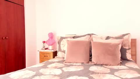 Snapshot of paola_sanchez1 chatting on February 10, 1:55 pm Paola   online show from February 10, 1:55 pm