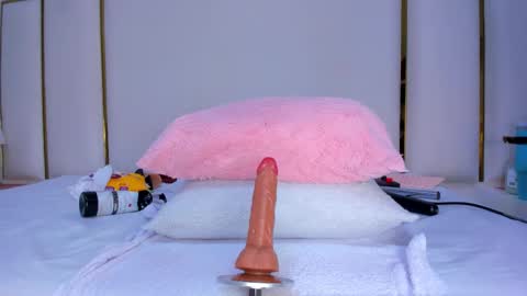 Paola  online show from September 18, 2:10 pm