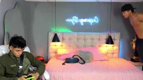 Ryan And Casper online show from December 5, 12:25 am