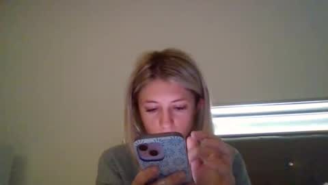 parisbaby2000 online show from October 30, 2:06 pm