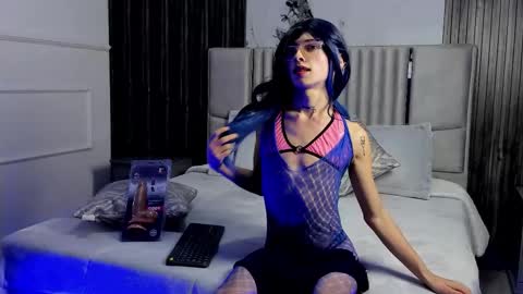 parisbloom online show from January 18, 3:48 am