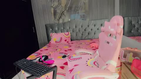 party_fre_girl online show from September 12, 8:44 pm