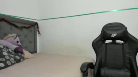 Violetafantasy online show from January 5, 11:01 pm