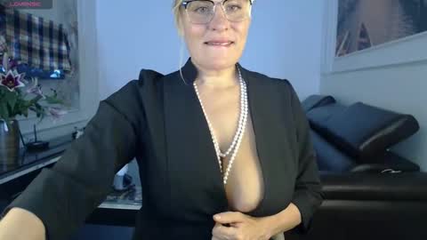 patricia_lions_ online show from December 3, 6:36 am