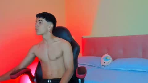 paul_sexycock online show from February 7, 3:30 pm