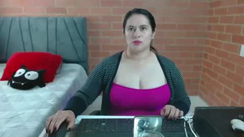 paula__117 online show from May 12, 7:12 pm
