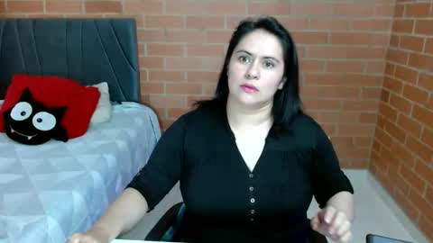 paula__117 online show from June 8, 8:43 pm